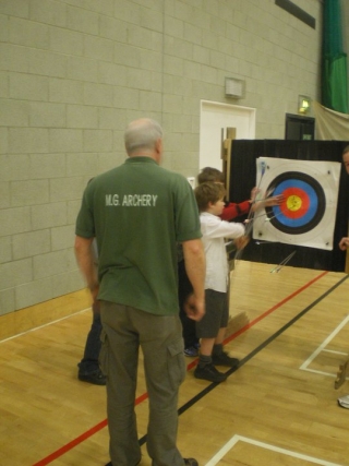 Jalo con arco en interiores 